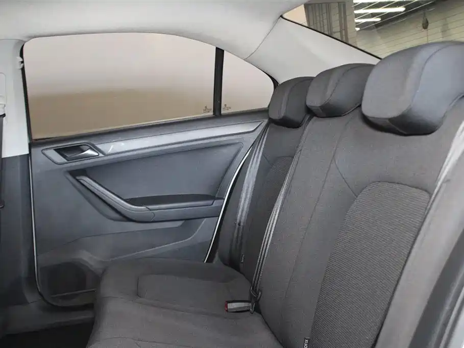 Volkswagen Jetta 2018 — фото 8