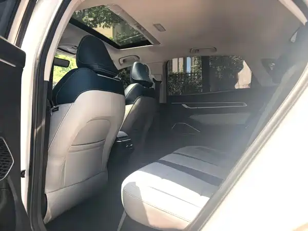 Geely Emgrand 2022