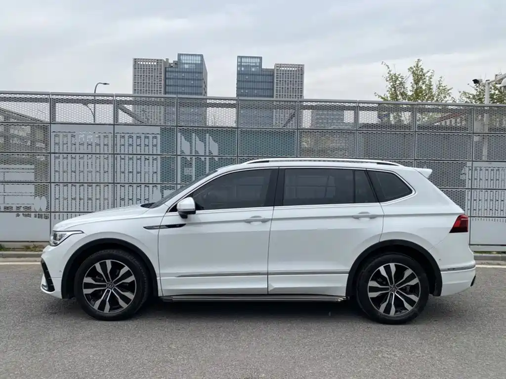 Volkswagen Tiguan L 2023