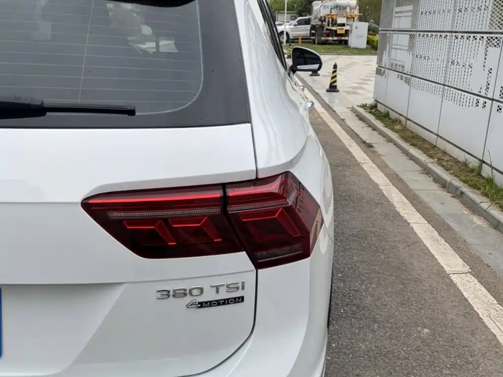 Volkswagen Tiguan L 2023 — фото 10