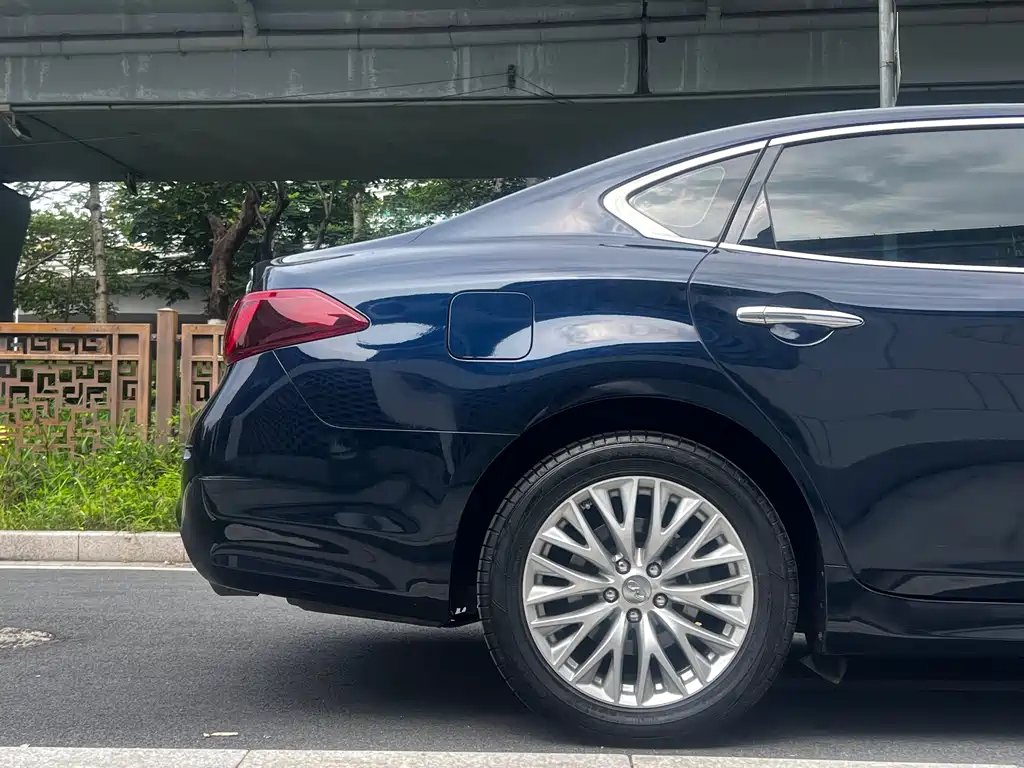 Infiniti Q70 2016 — фото 10