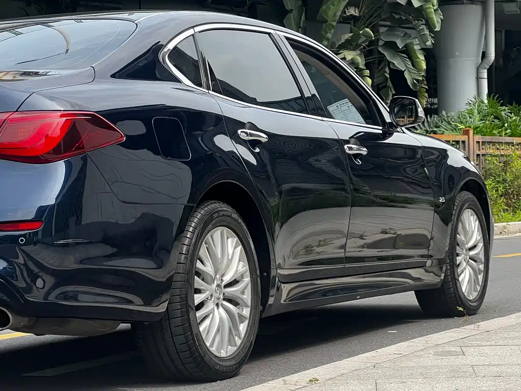 Infiniti Q70 2016 — фото 14