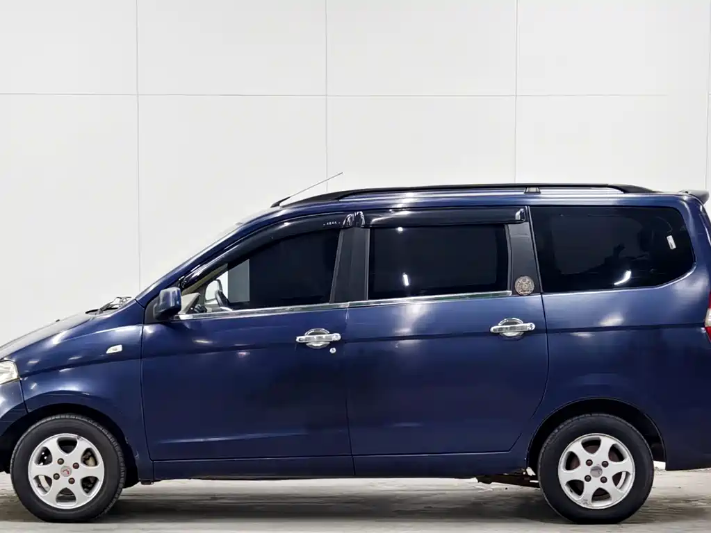 Wuling Hongguang 2013