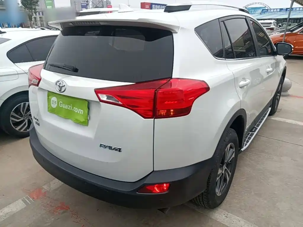 Toyota RAV4 2016 — фото 7