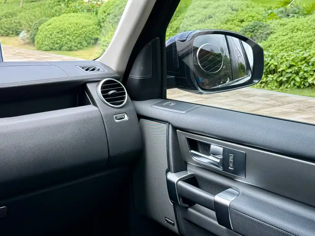 Land Rover Discovery 2015 — фото 19