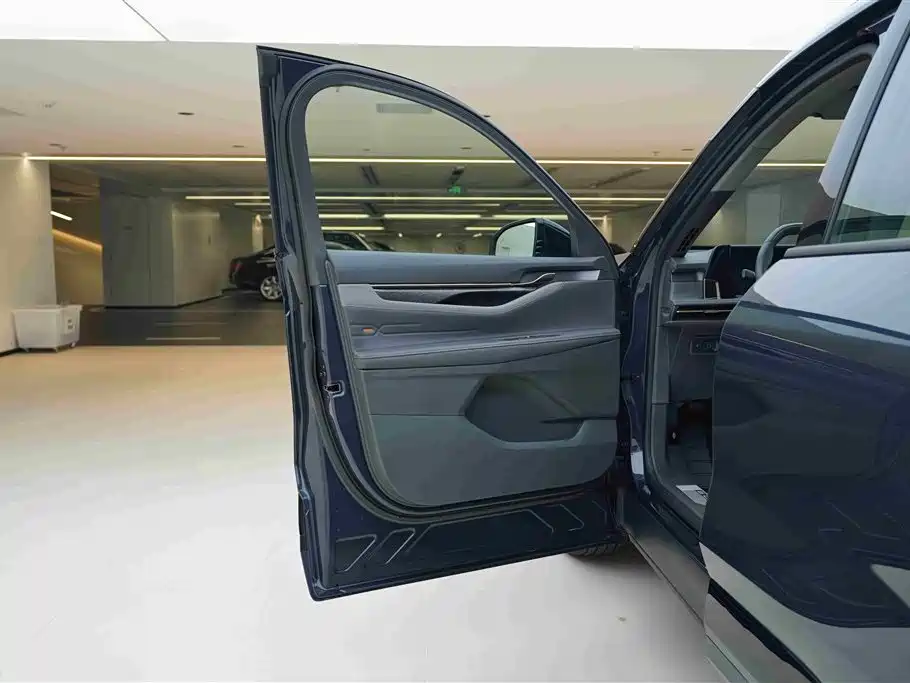 Ford Edge 2023 — фото 17