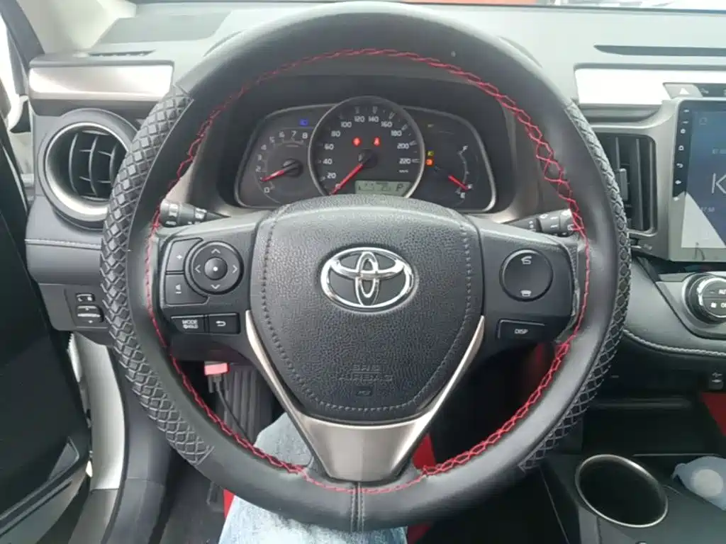 Toyota RAV4 2016 — фото 11
