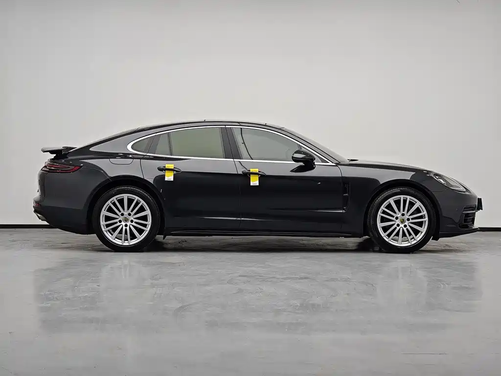 Porsche Panamera 2018 — фото 25