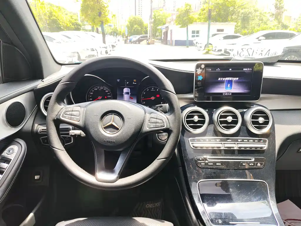 Mercedes-Benz GLC 2018 — фото 9