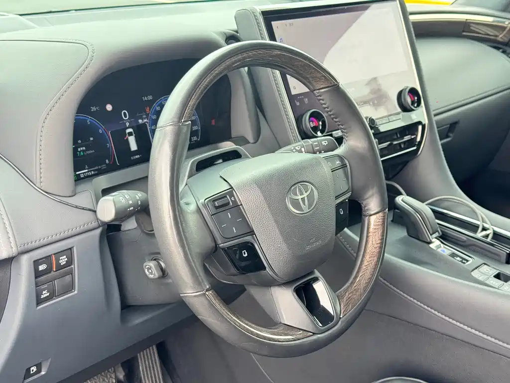 Toyota Alphard 2024 — фото 10