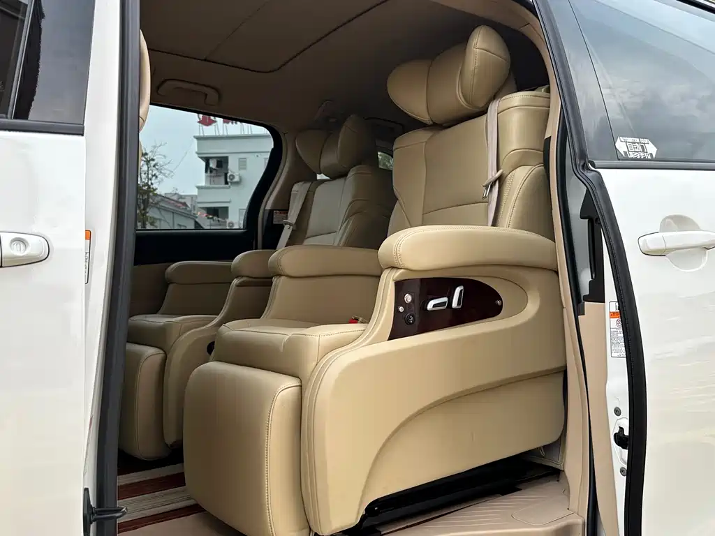 Toyota Previa 2017 — фото 11