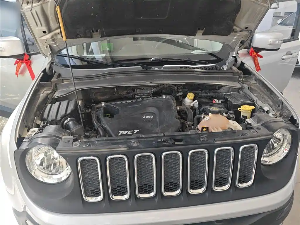 Jeep Renegade 2017 — фото 16