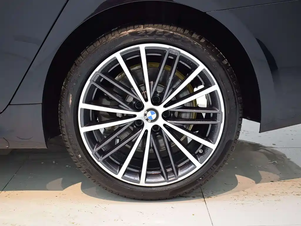 BMW 5 Series 2023 — фото 16