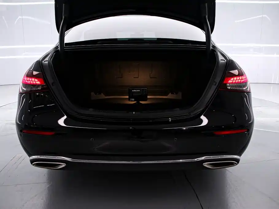 Mercedes-Benz E-Class 2022 — фото 15