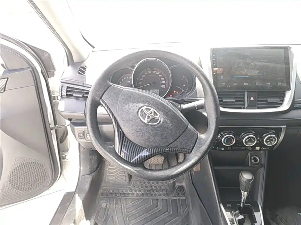 Toyota Yaris L 2021 — фото 10