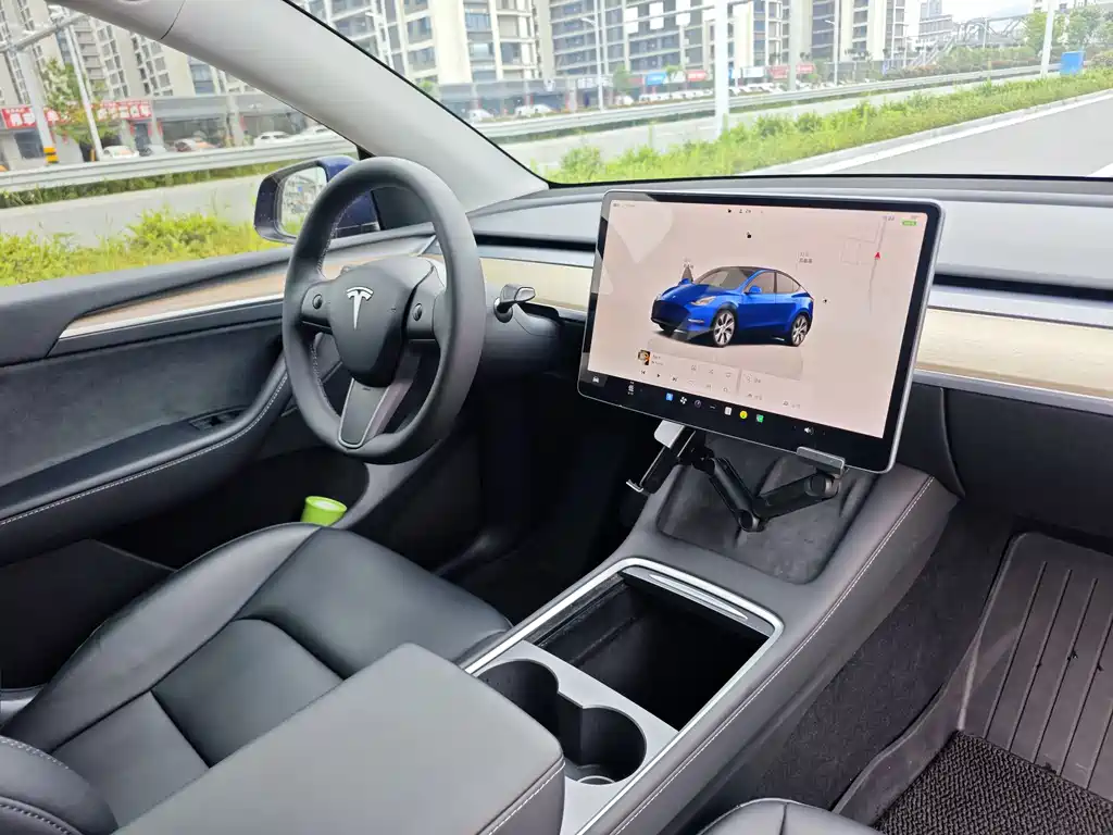 Tesla Model Y 2023 — фото 9
