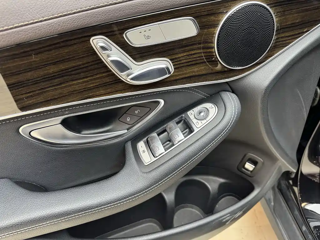 Mercedes-Benz GLC 2017 — фото 12