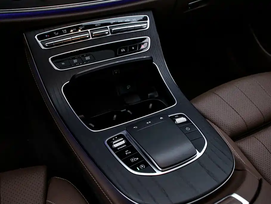 Mercedes-Benz E-Class 2022 — фото 9