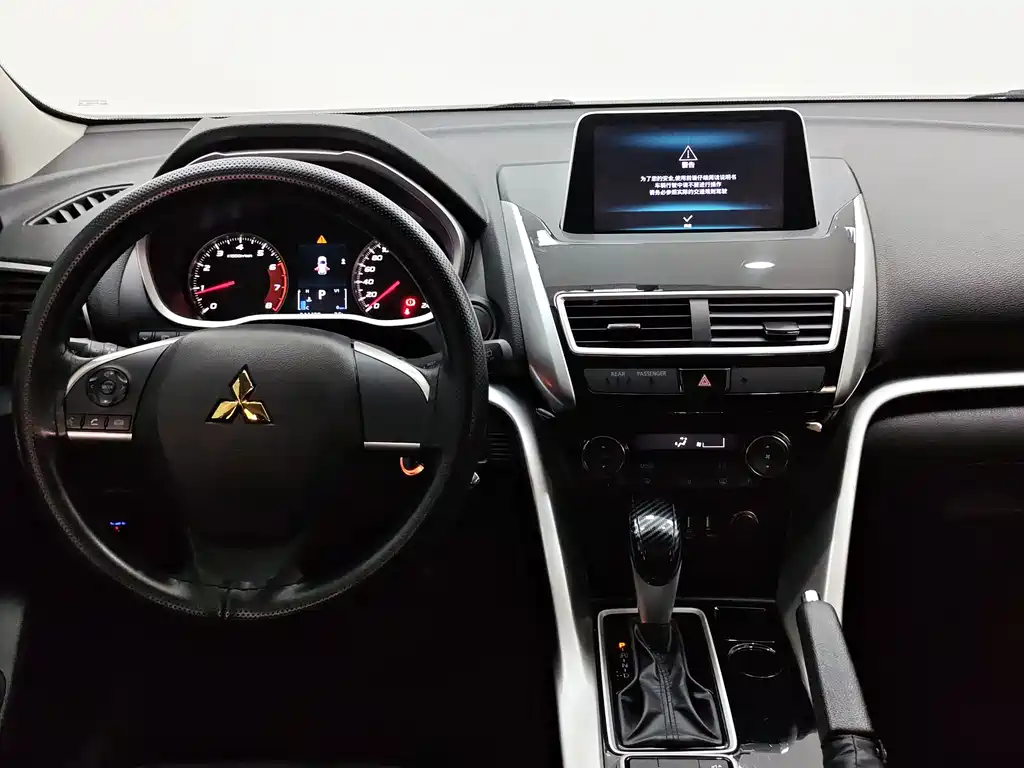 Mitsubishi Eclipse Cross 2023 — фото 11