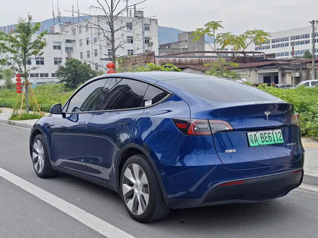 Tesla Model Y 2023 — фото 12