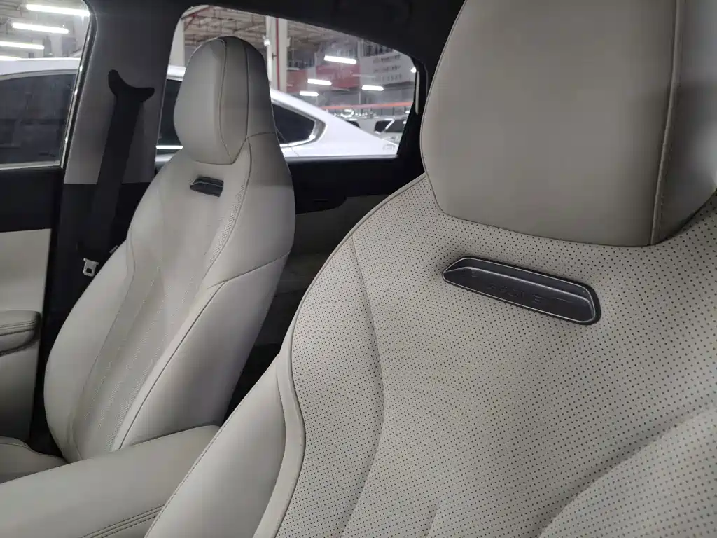 Geely Galaxy Starwish 2025 — фото 16