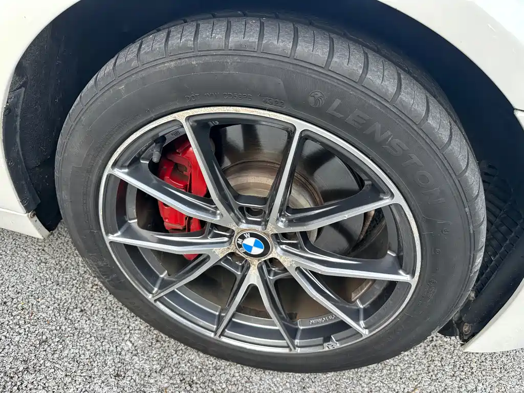 BMW 5 Series 2011 — фото 23