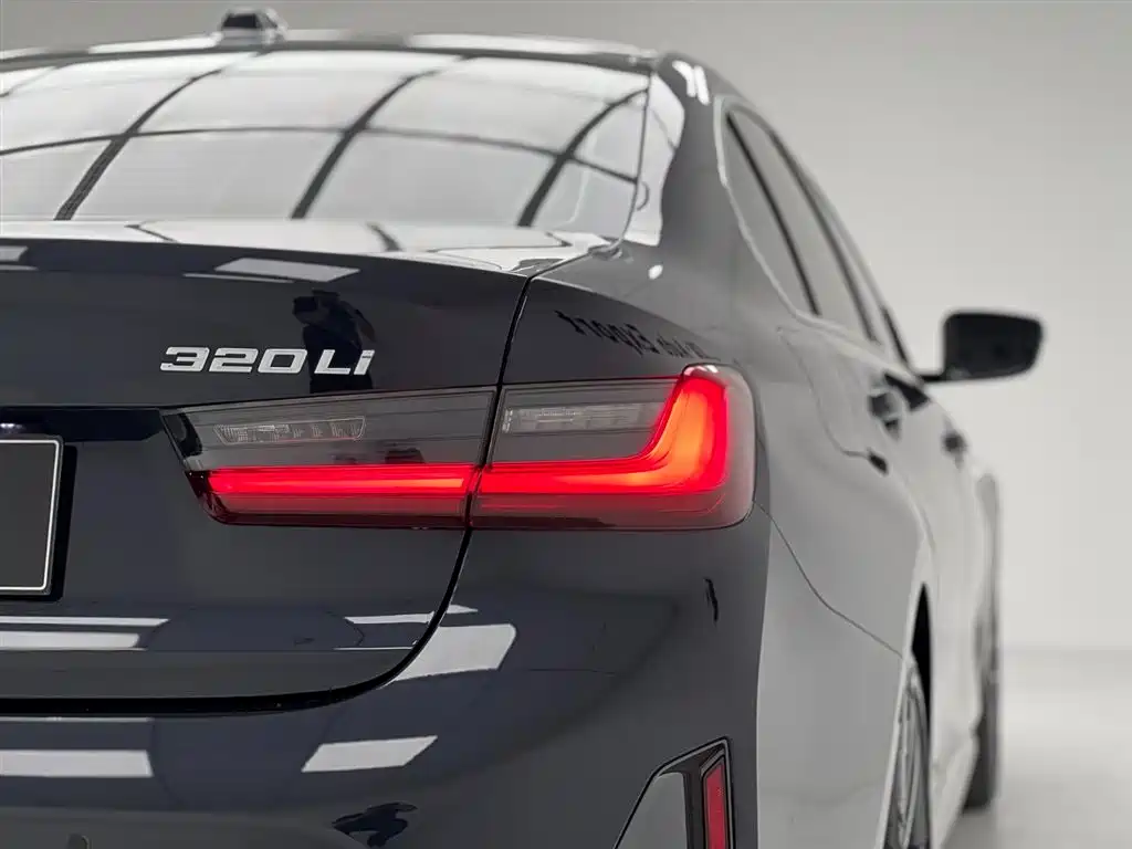 BMW 3 Series 2023 — фото 10