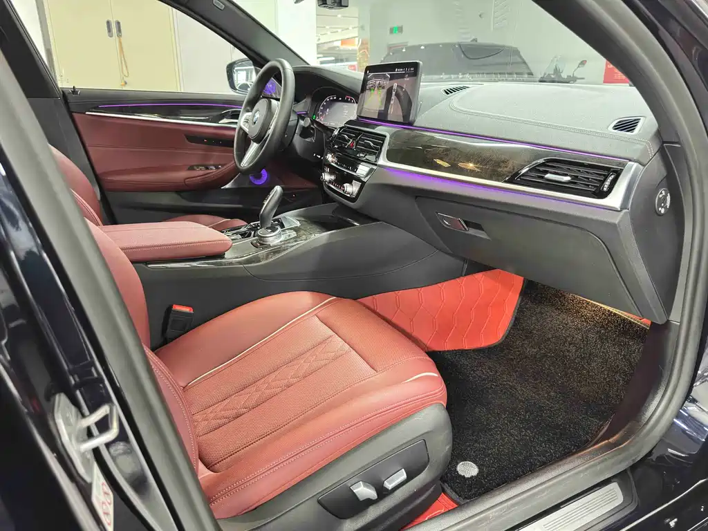 BMW 5 Series 2021 — фото 17