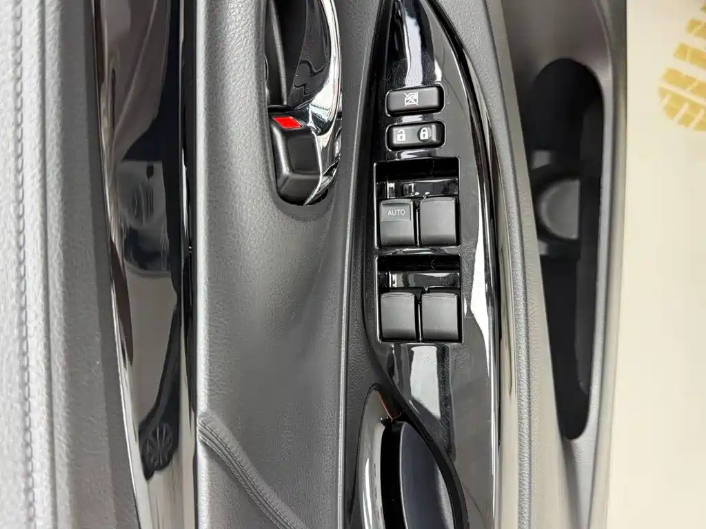 Toyota Yaris L 2022 — фото 16