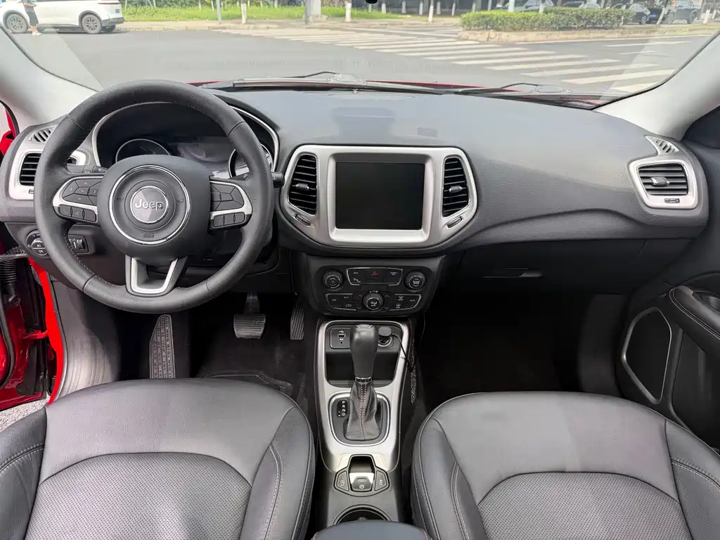 Jeep Compass 2017 — фото 13