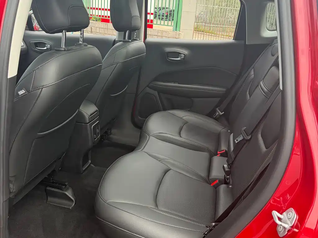 Jeep Compass 2017 — фото 10