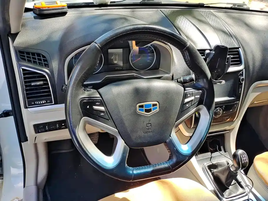 Geely Emgrand 2015 — фото 15
