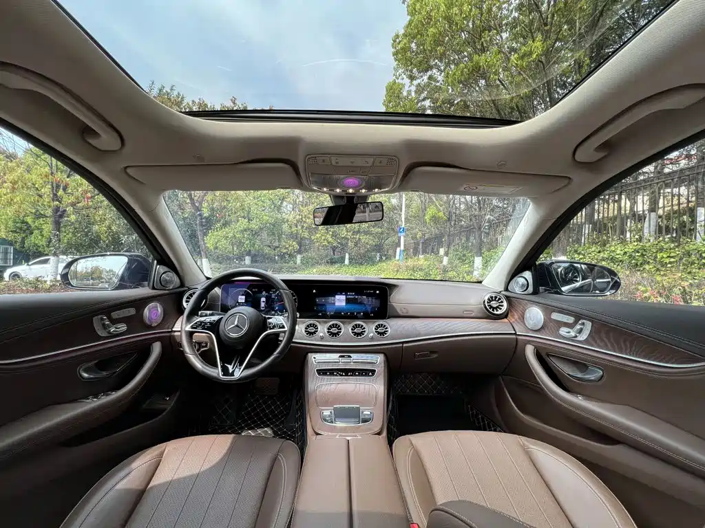Mercedes-Benz E-Class 2023 — фото 13