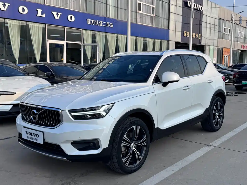 Volvo XC40 2020 — фото 1