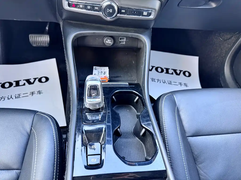 Volvo XC40 2020 — фото 10