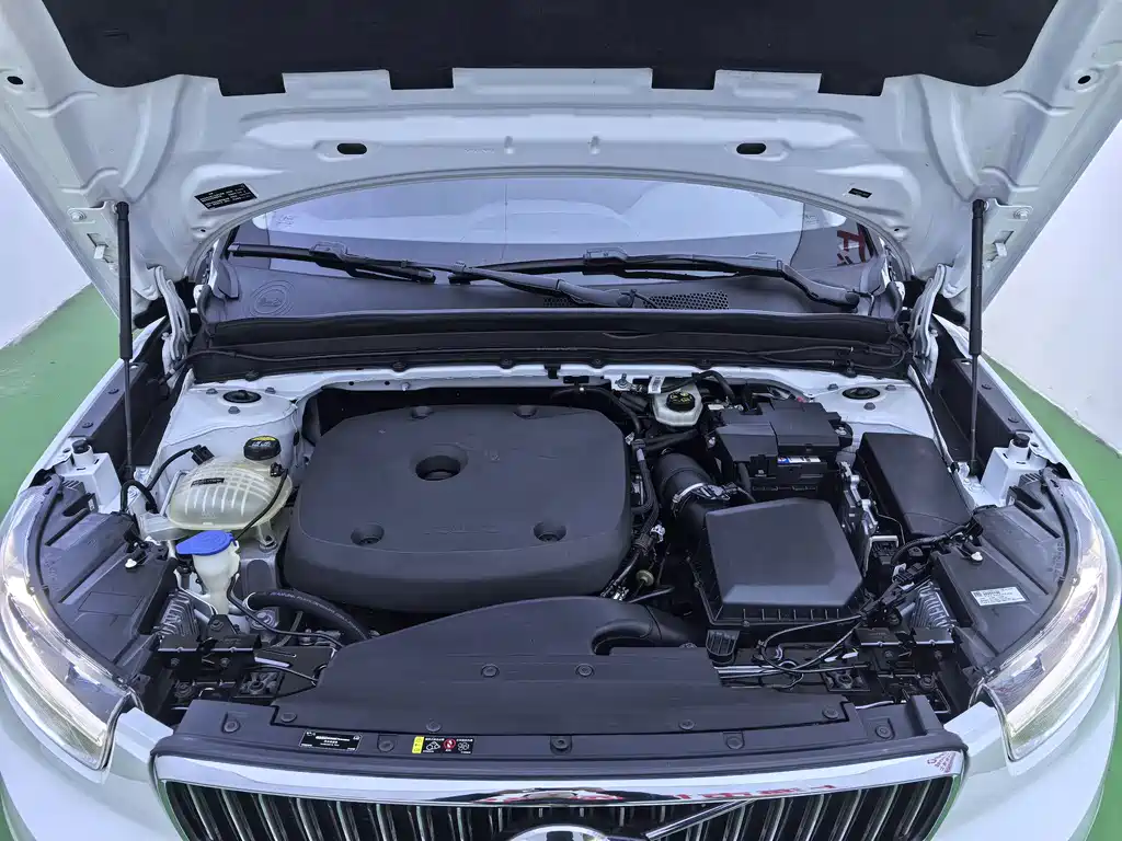 Volvo XC40 2020 — фото 16