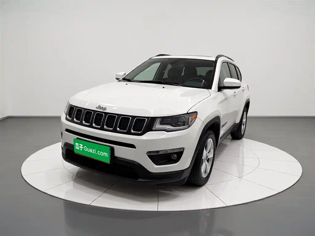 Jeep Compass 2018 — фото 1