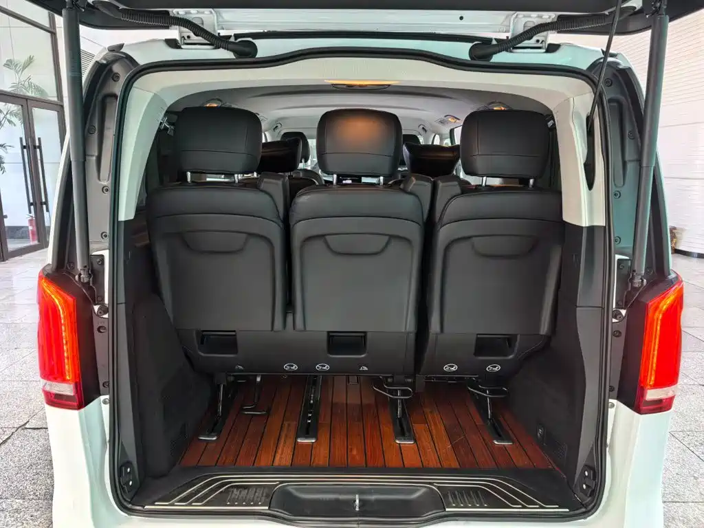 Mercedes-Benz V-Class 2018 — фото 12