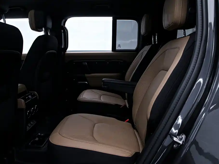 Land Rover Defender 2025 — фото 14