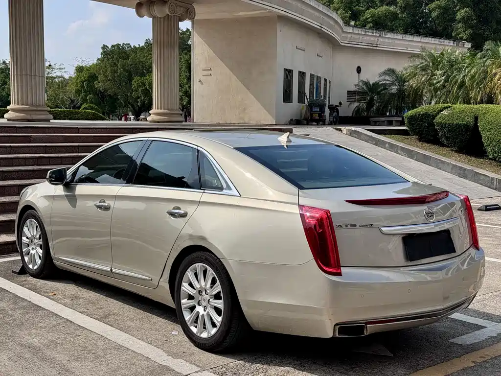 Cadillac XTS 2015 — фото 10