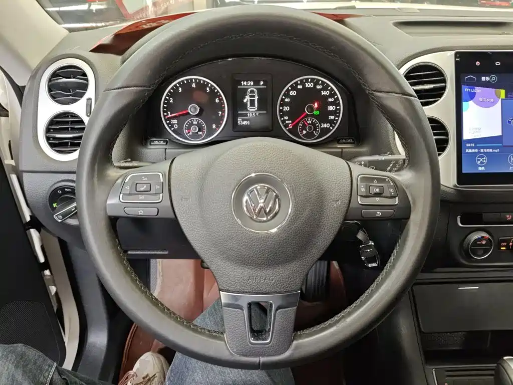 Volkswagen Tiguan 2016 — фото 11