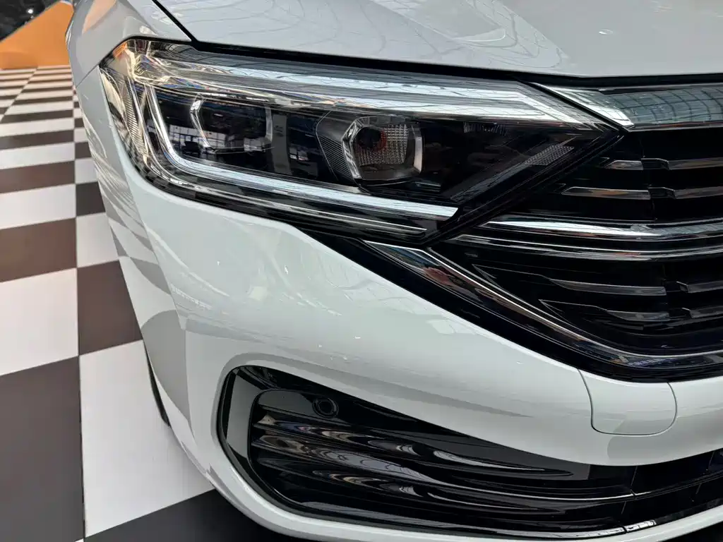 Volkswagen Sagitar 2022