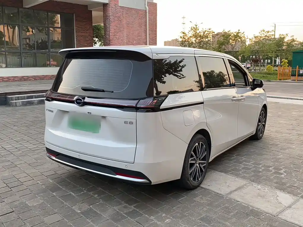 GAC Motor E8 PHEV 2024 — фото 12