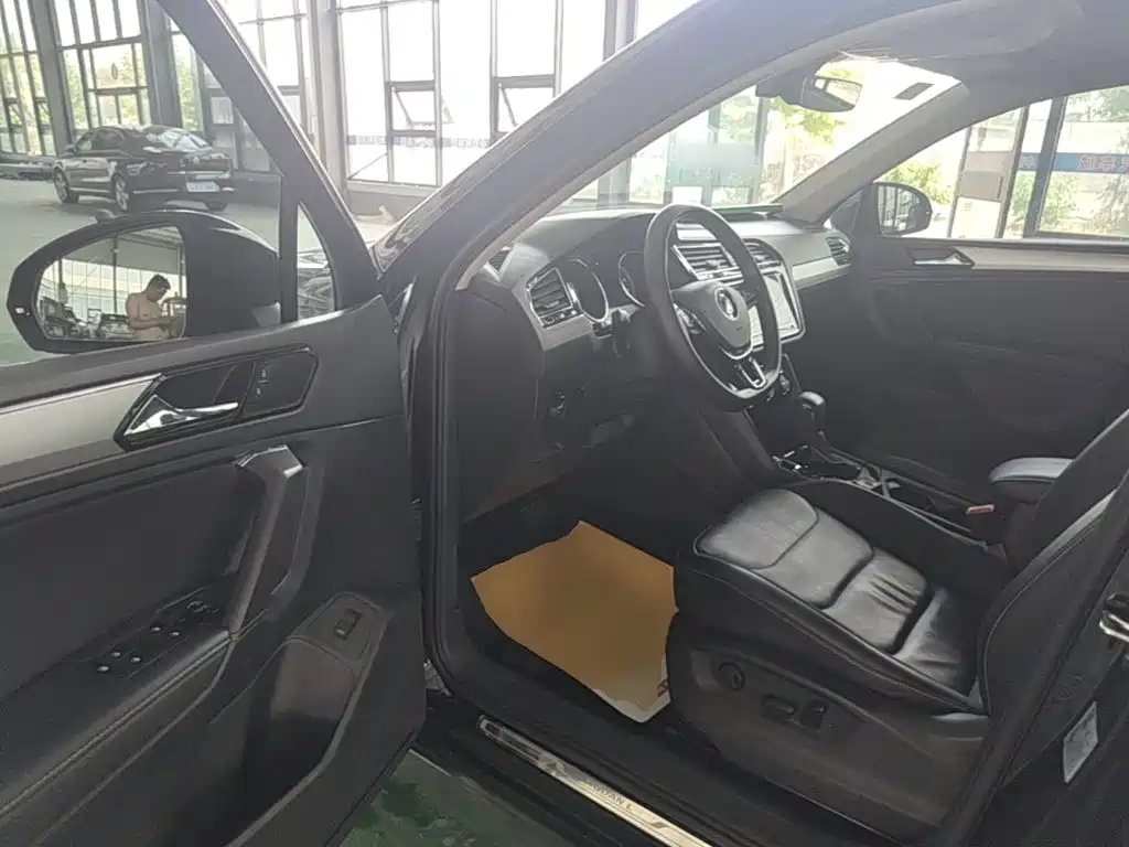 Volkswagen Tiguan L 2020 — фото 16