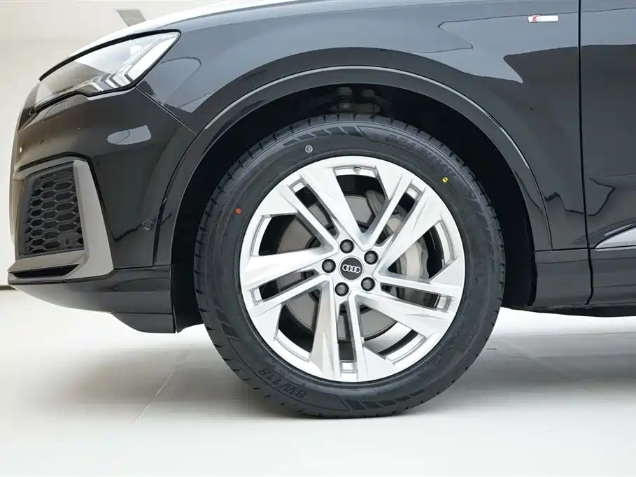 Audi Q7 2021 — фото 16