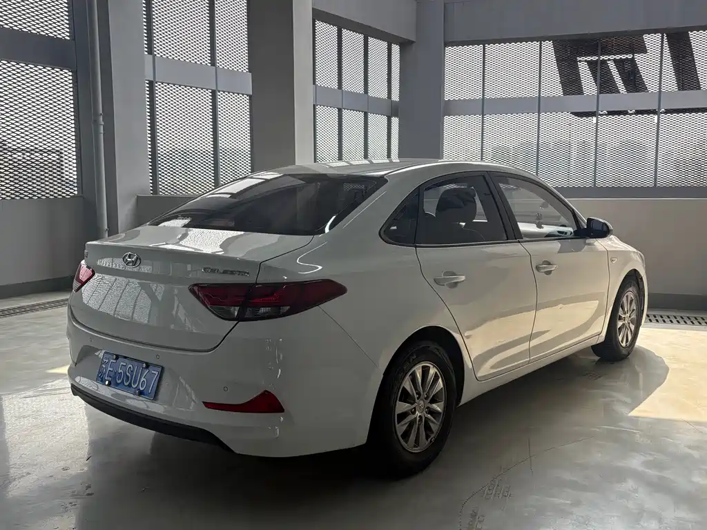 Hyundai Elantra 2017 — фото 7