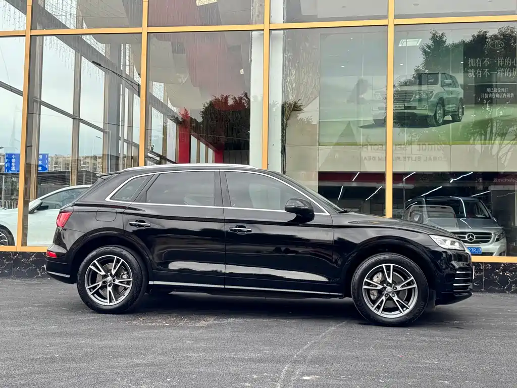 Audi Q5L 2018 — фото 20