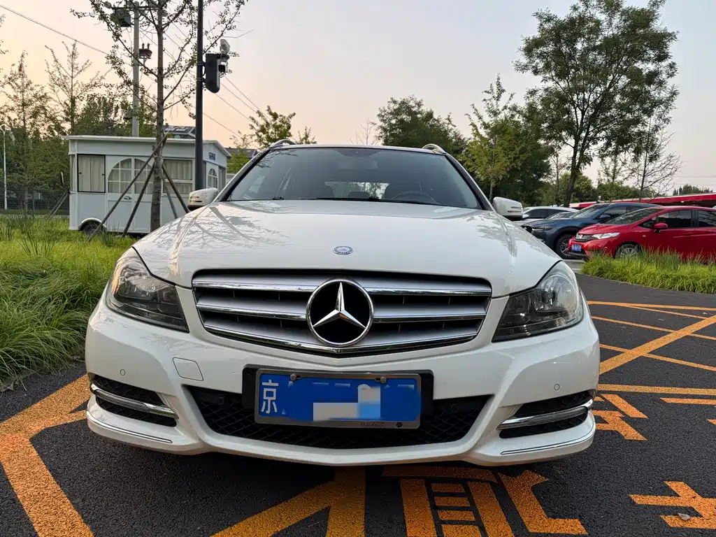Mercedes-Benz C-Class 2011