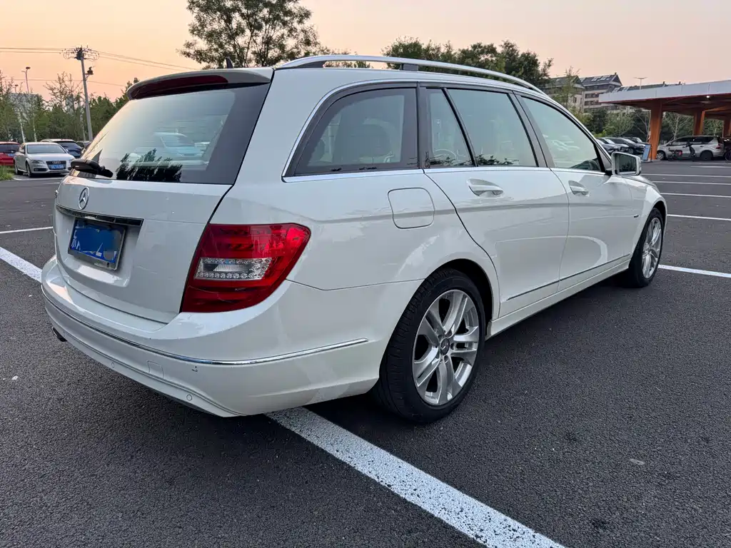 Mercedes-Benz C-Class 2011
