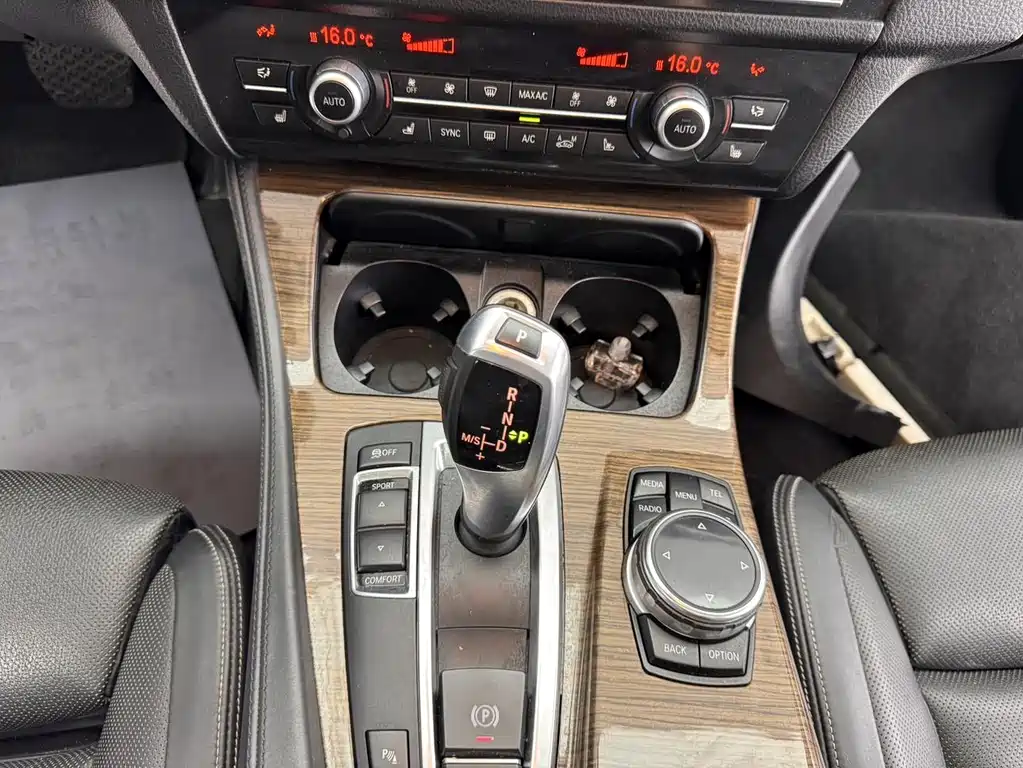 BMW 5 Series 2015 — фото 24